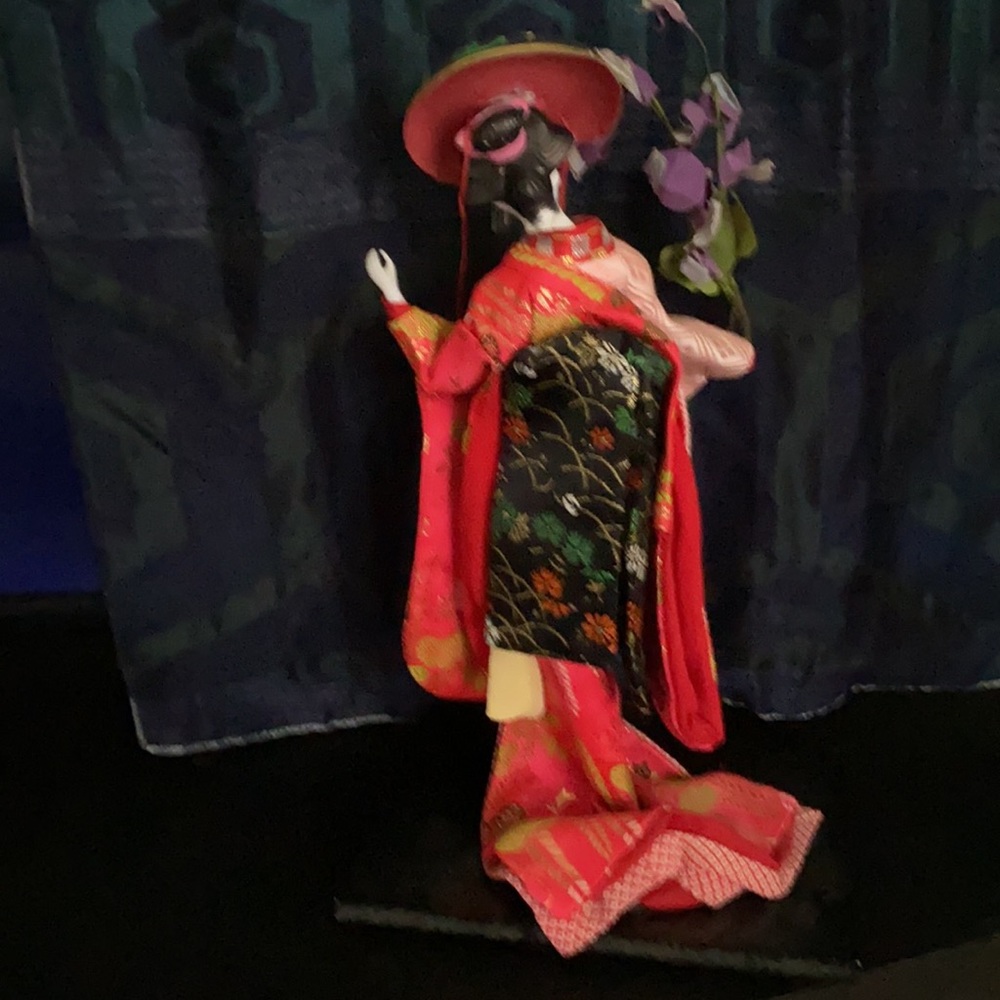 Japanese Kimono Figurine - Picture 3 of 6